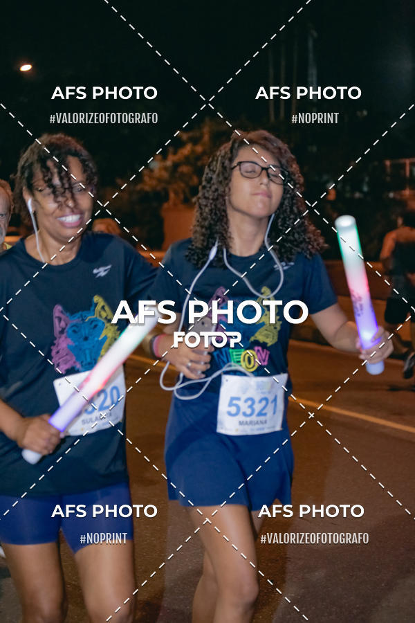 Achetez vos photos de l'vnementNeon Night Run 2019 - Belo Horizonte sur Fotop