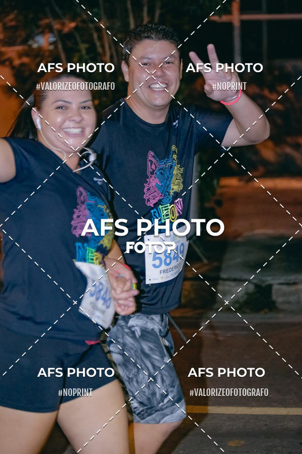 Achetez vos photos de l'vnementNeon Night Run 2019 - Belo Horizonte sur Fotop