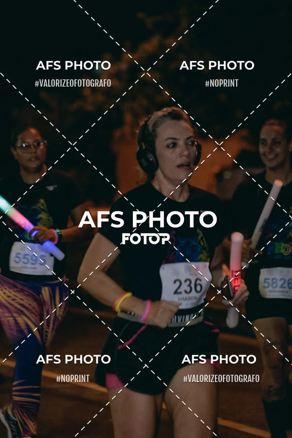 Achetez vos photos de l'vnementNeon Night Run 2019 - Belo Horizonte sur Fotop