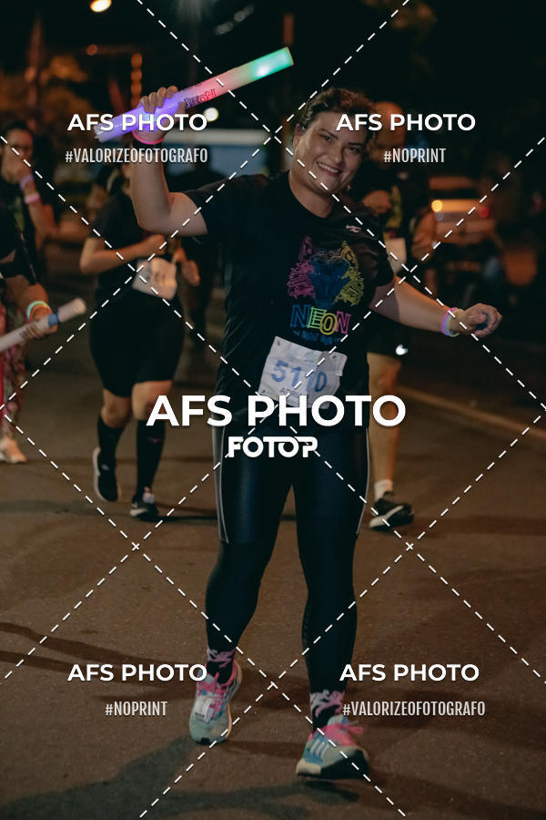 Achetez vos photos de l'vnementNeon Night Run 2019 - Belo Horizonte sur Fotop