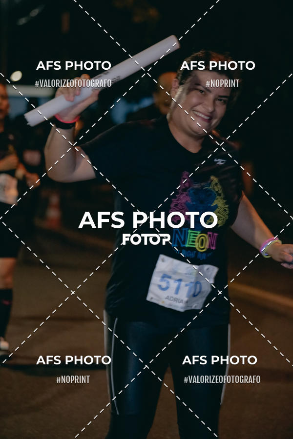 Achetez vos photos de l'vnementNeon Night Run 2019 - Belo Horizonte sur Fotop