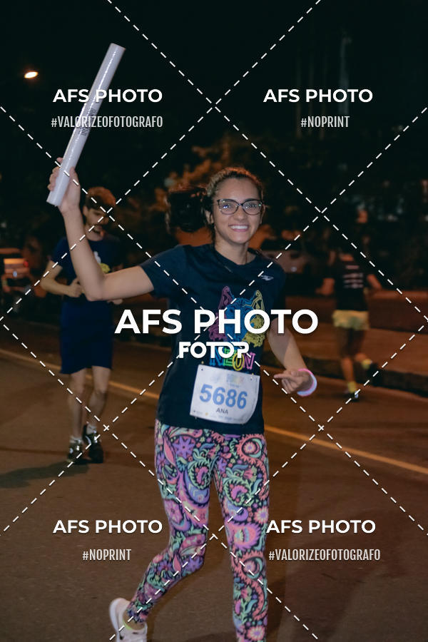 Achetez vos photos de l'vnementNeon Night Run 2019 - Belo Horizonte sur Fotop