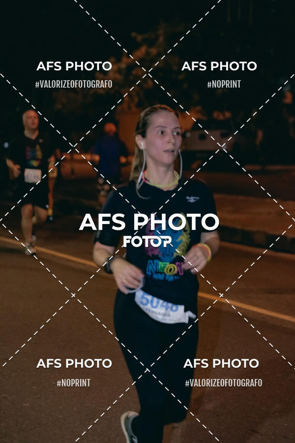Achetez vos photos de l'vnementNeon Night Run 2019 - Belo Horizonte sur Fotop