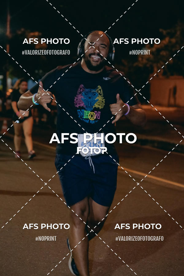 Achetez vos photos de l'vnementNeon Night Run 2019 - Belo Horizonte sur Fotop