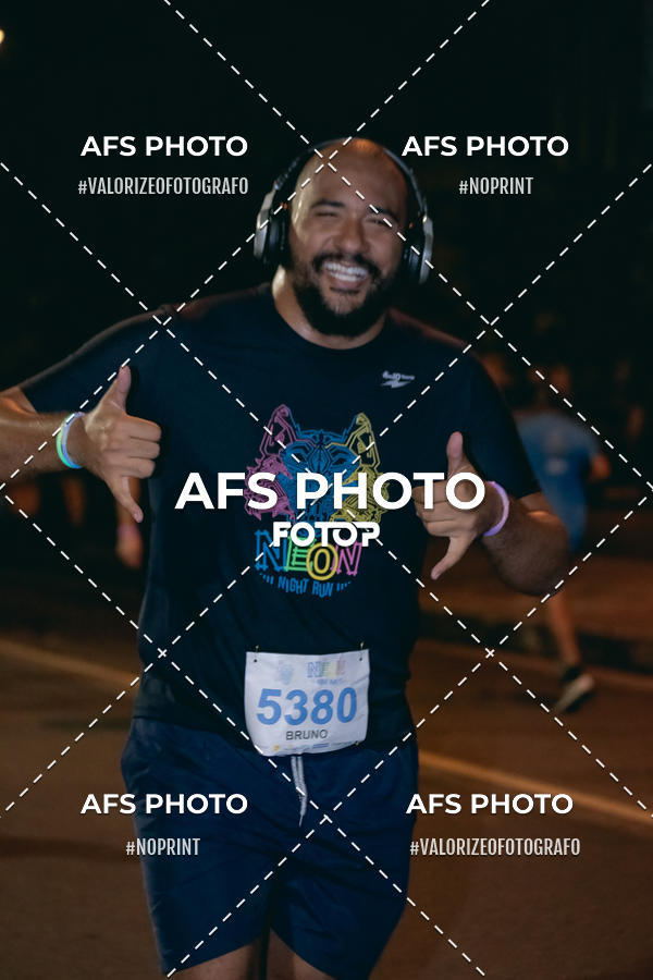 Achetez vos photos de l'vnementNeon Night Run 2019 - Belo Horizonte sur Fotop