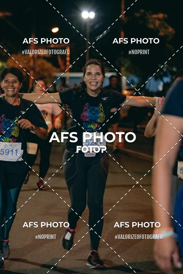 Achetez vos photos de l'vnementNeon Night Run 2019 - Belo Horizonte sur Fotop