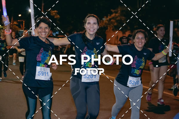 Achetez vos photos de l'vnementNeon Night Run 2019 - Belo Horizonte sur Fotop