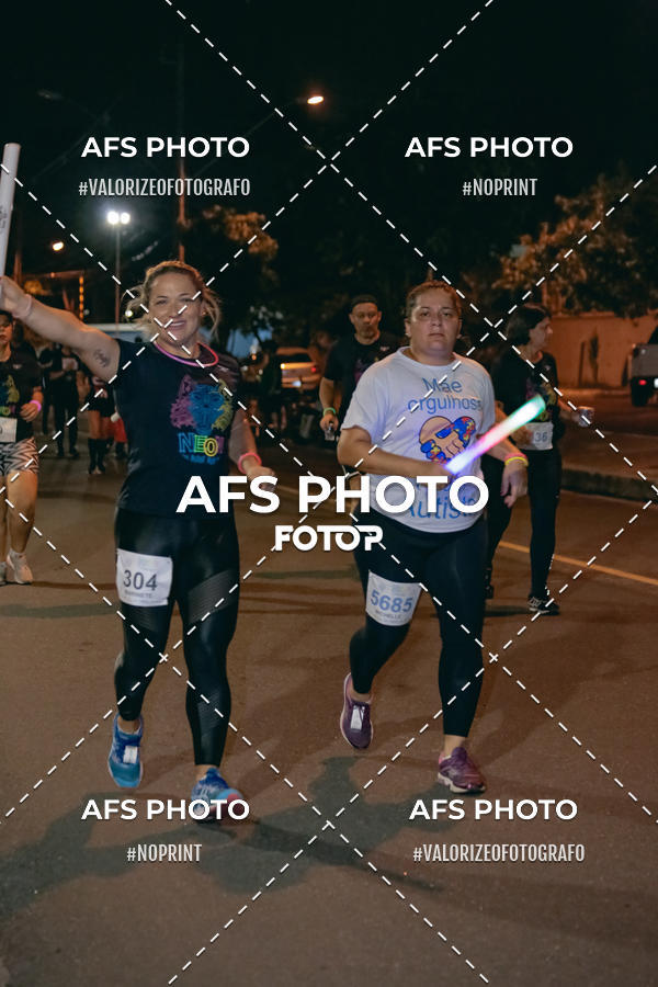 Achetez vos photos de l'vnementNeon Night Run 2019 - Belo Horizonte sur Fotop