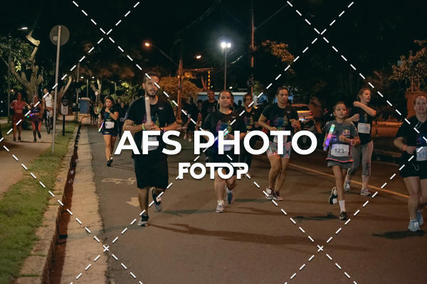 Compre suas fotos do eventoNeon Night Run 2019 - Belo Horizonte no Fotop
