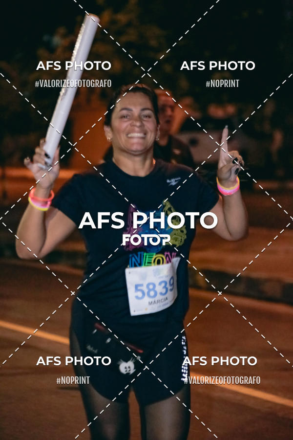 Compre suas fotos do eventoNeon Night Run 2019 - Belo Horizonte no Fotop