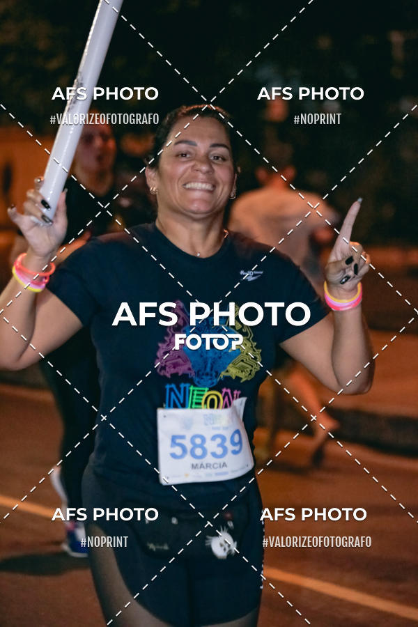 Compre suas fotos do eventoNeon Night Run 2019 - Belo Horizonte no Fotop