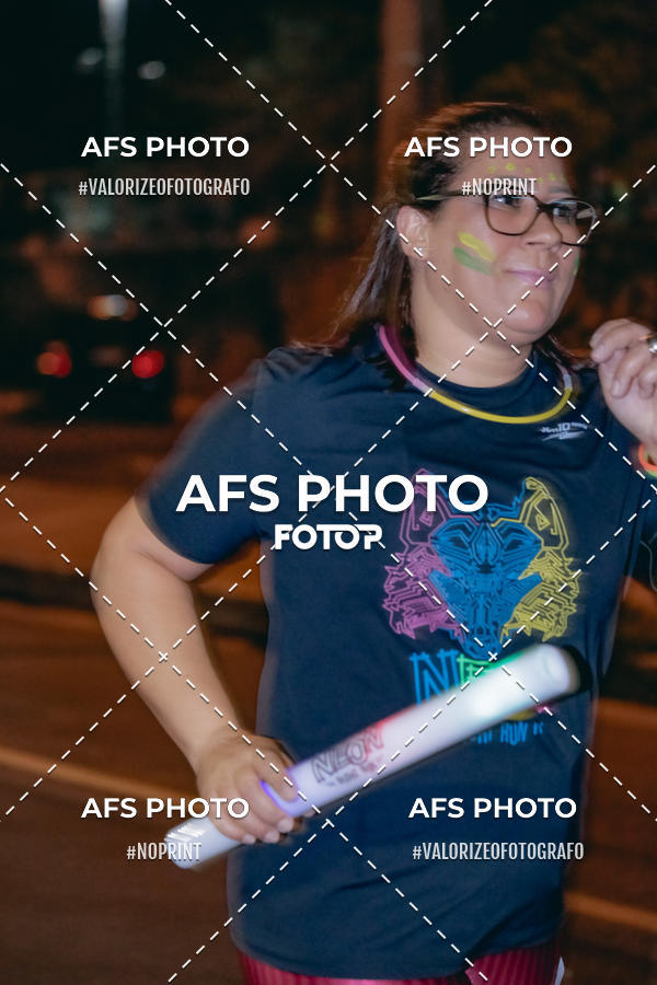 Achetez vos photos de l'vnementNeon Night Run 2019 - Belo Horizonte sur Fotop