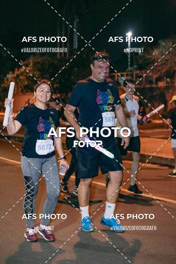 Achetez vos photos de l'vnementNeon Night Run 2019 - Belo Horizonte sur Fotop