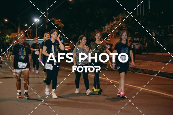 Achetez vos photos de l'vnementNeon Night Run 2019 - Belo Horizonte sur Fotop