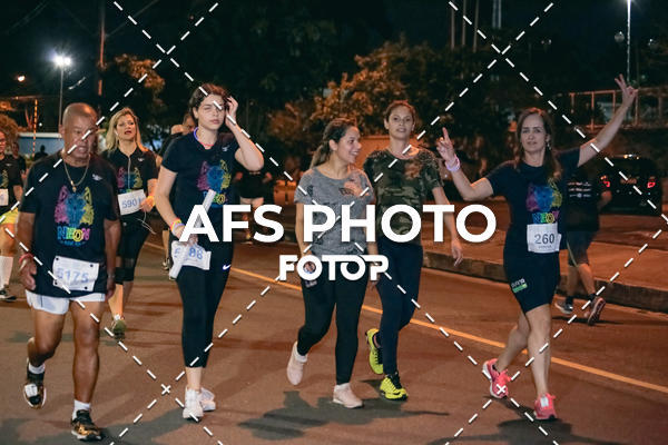 Achetez vos photos de l'vnementNeon Night Run 2019 - Belo Horizonte sur Fotop