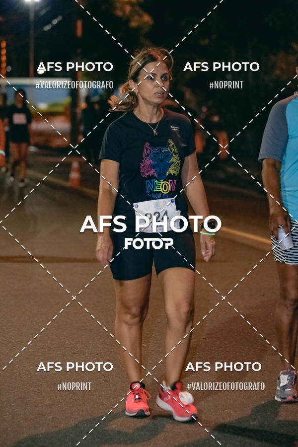 Achetez vos photos de l'vnementNeon Night Run 2019 - Belo Horizonte sur Fotop