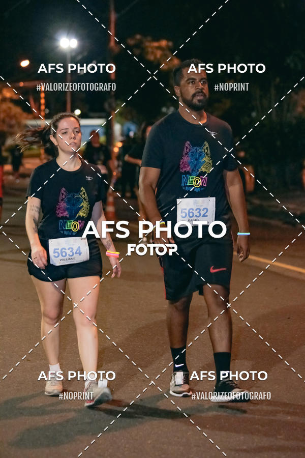 Achetez vos photos de l'vnementNeon Night Run 2019 - Belo Horizonte sur Fotop