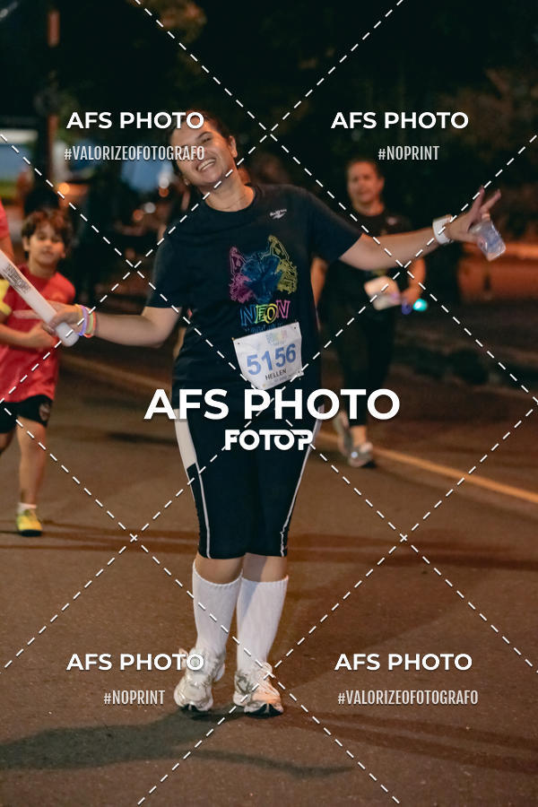 Achetez vos photos de l'vnementNeon Night Run 2019 - Belo Horizonte sur Fotop
