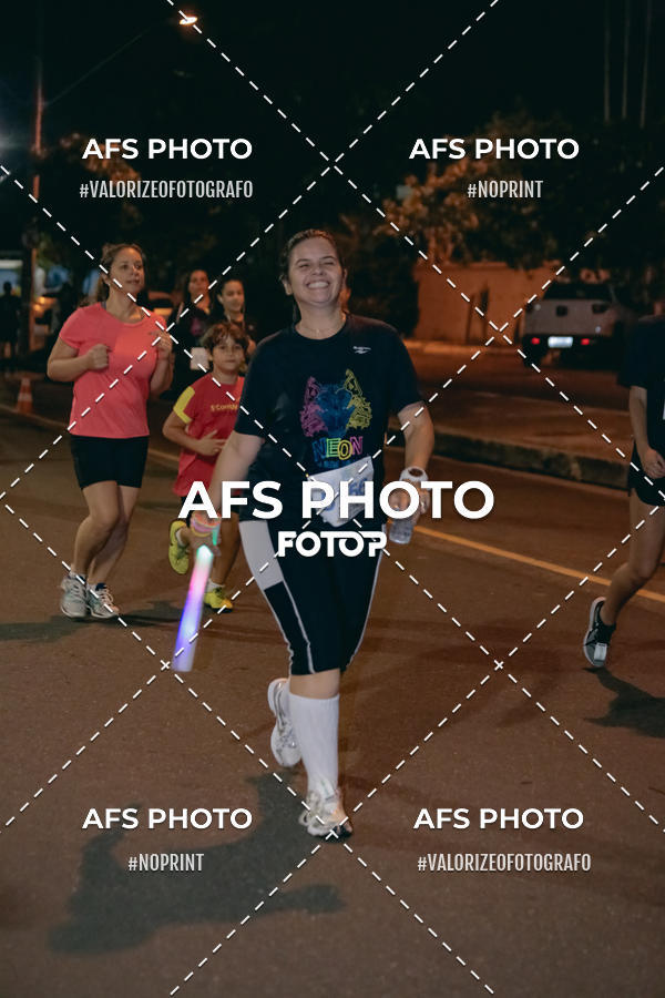 Achetez vos photos de l'vnementNeon Night Run 2019 - Belo Horizonte sur Fotop