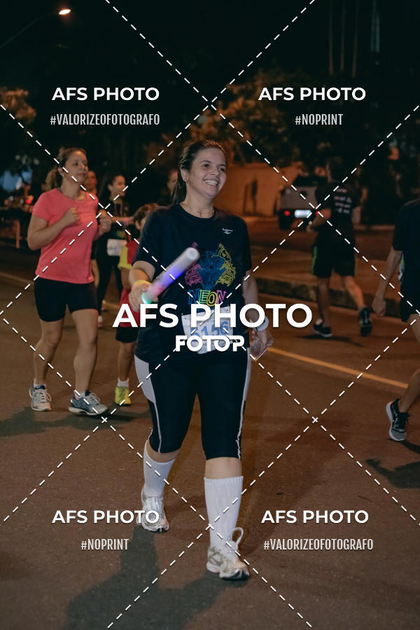 Achetez vos photos de l'vnementNeon Night Run 2019 - Belo Horizonte sur Fotop