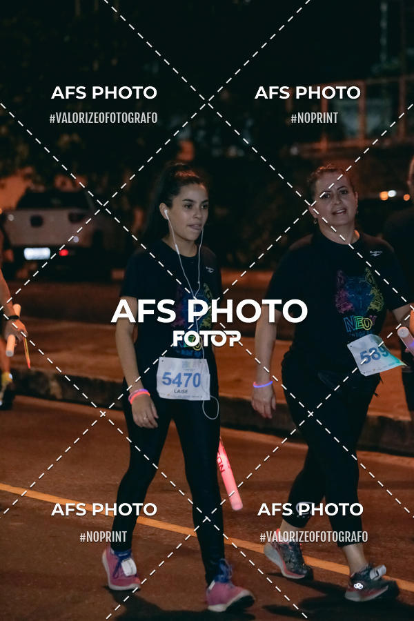 Achetez vos photos de l'vnementNeon Night Run 2019 - Belo Horizonte sur Fotop