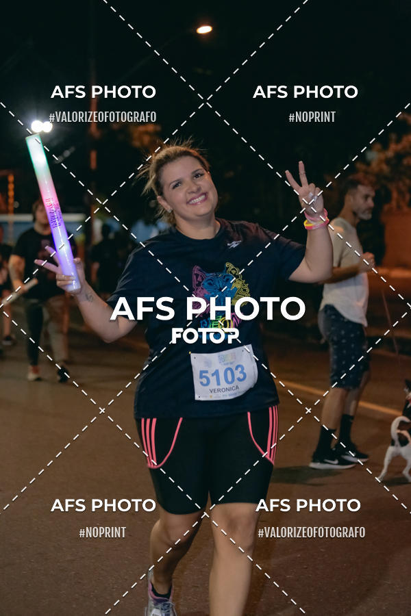 Achetez vos photos de l'vnementNeon Night Run 2019 - Belo Horizonte sur Fotop