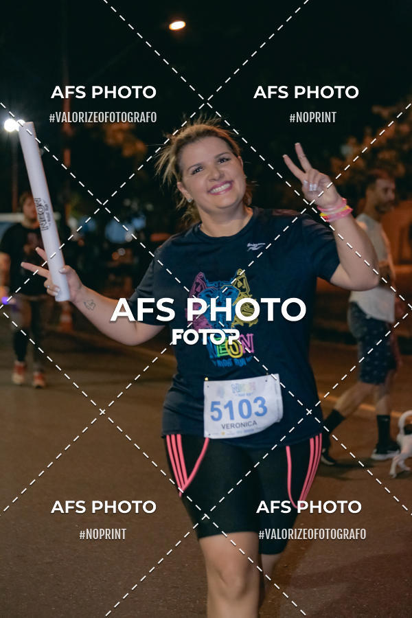 Achetez vos photos de l'vnementNeon Night Run 2019 - Belo Horizonte sur Fotop