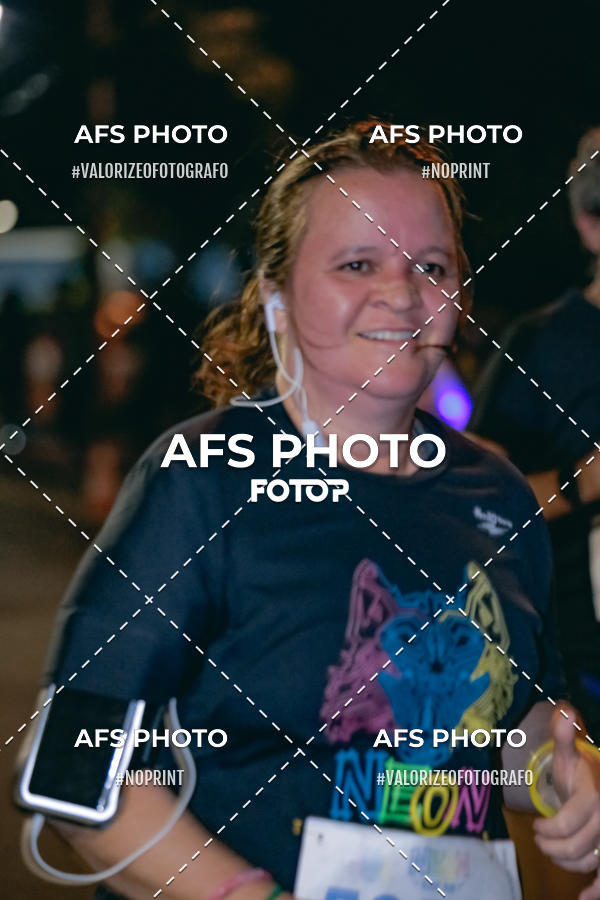 Achetez vos photos de l'vnementNeon Night Run 2019 - Belo Horizonte sur Fotop