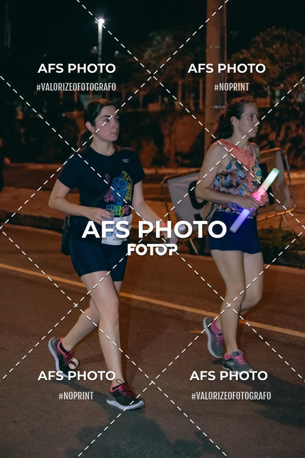 Achetez vos photos de l'vnementNeon Night Run 2019 - Belo Horizonte sur Fotop