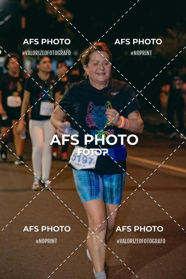 Achetez vos photos de l'vnementNeon Night Run 2019 - Belo Horizonte sur Fotop