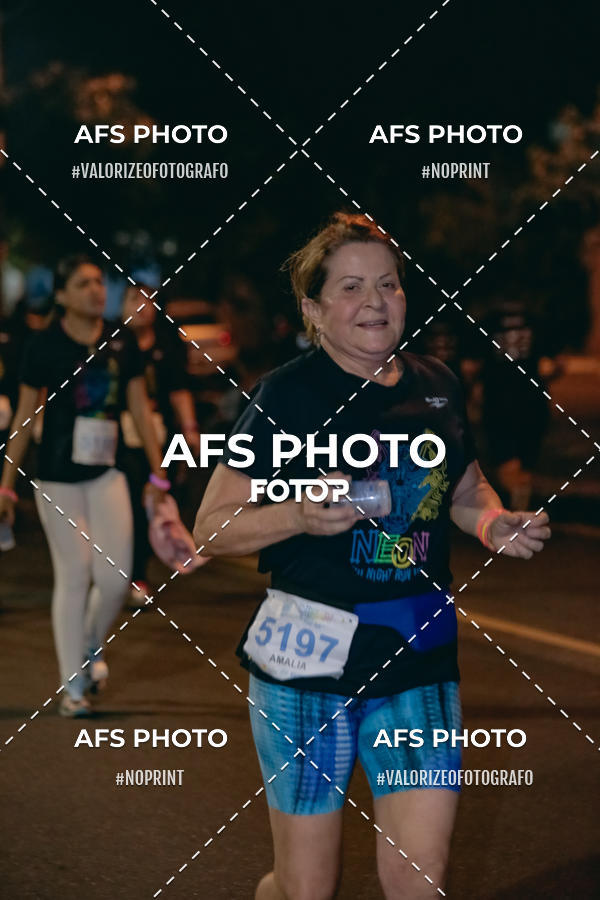 Achetez vos photos de l'vnementNeon Night Run 2019 - Belo Horizonte sur Fotop