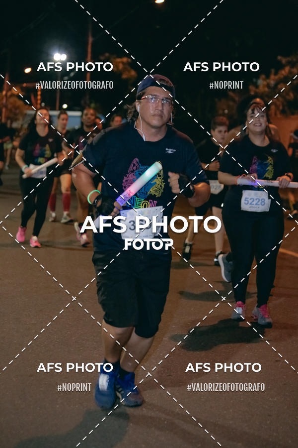 Achetez vos photos de l'vnementNeon Night Run 2019 - Belo Horizonte sur Fotop
