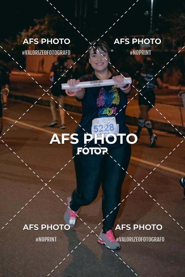 Achetez vos photos de l'vnementNeon Night Run 2019 - Belo Horizonte sur Fotop