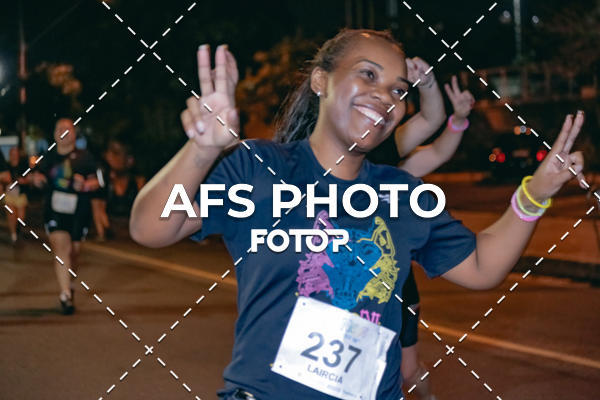 Achetez vos photos de l'vnementNeon Night Run 2019 - Belo Horizonte sur Fotop
