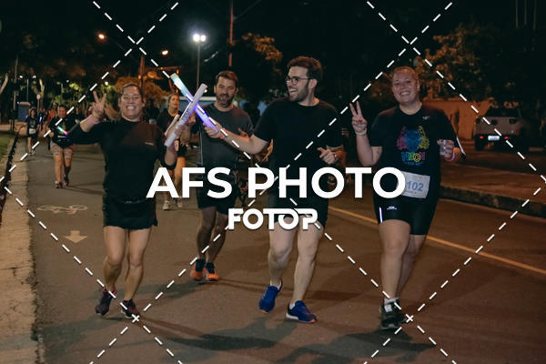 Achetez vos photos de l'vnementNeon Night Run 2019 - Belo Horizonte sur Fotop