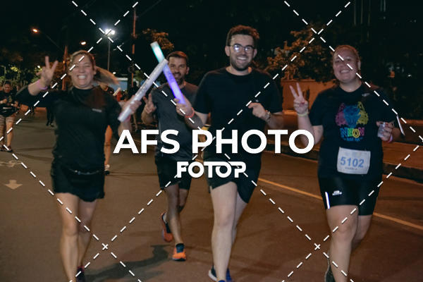 Achetez vos photos de l'vnementNeon Night Run 2019 - Belo Horizonte sur Fotop