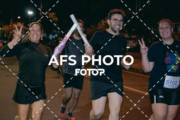 Achetez vos photos de l'vnementNeon Night Run 2019 - Belo Horizonte sur Fotop