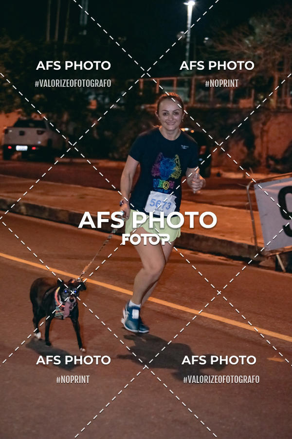 Achetez vos photos de l'vnementNeon Night Run 2019 - Belo Horizonte sur Fotop