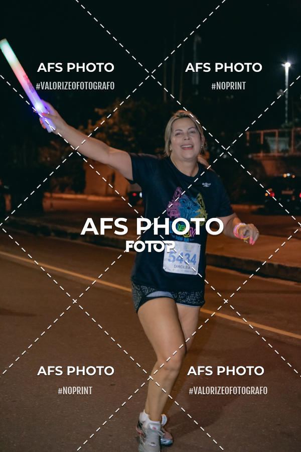 Achetez vos photos de l'vnementNeon Night Run 2019 - Belo Horizonte sur Fotop