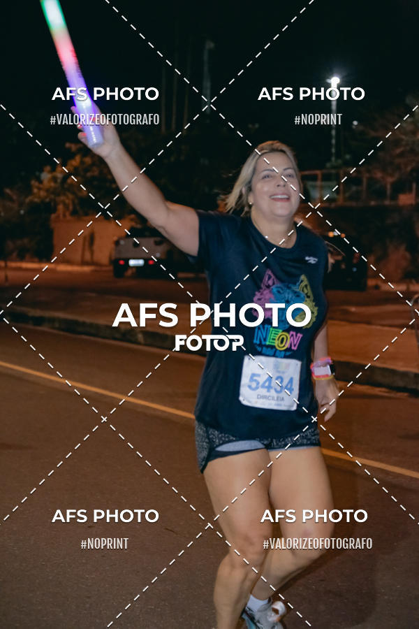 Achetez vos photos de l'vnementNeon Night Run 2019 - Belo Horizonte sur Fotop