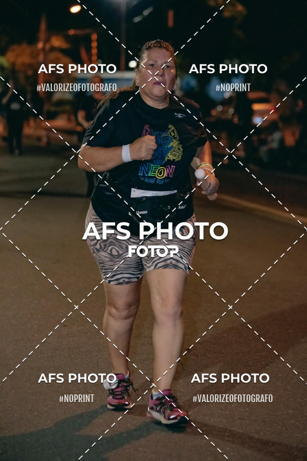 Achetez vos photos de l'vnementNeon Night Run 2019 - Belo Horizonte sur Fotop