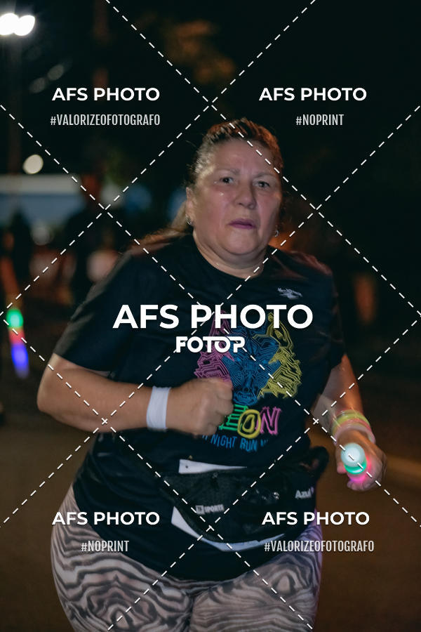 Achetez vos photos de l'vnementNeon Night Run 2019 - Belo Horizonte sur Fotop