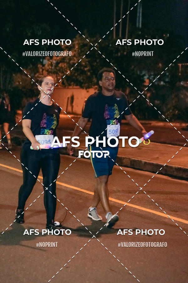 Achetez vos photos de l'vnementNeon Night Run 2019 - Belo Horizonte sur Fotop