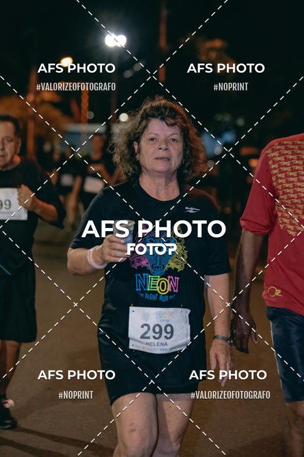 Achetez vos photos de l'vnementNeon Night Run 2019 - Belo Horizonte sur Fotop