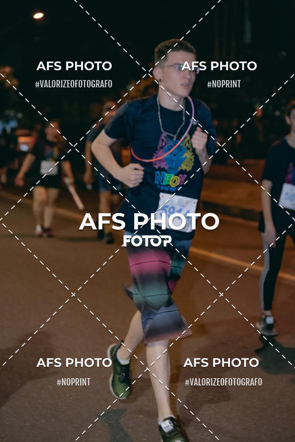 Achetez vos photos de l'vnementNeon Night Run 2019 - Belo Horizonte sur Fotop