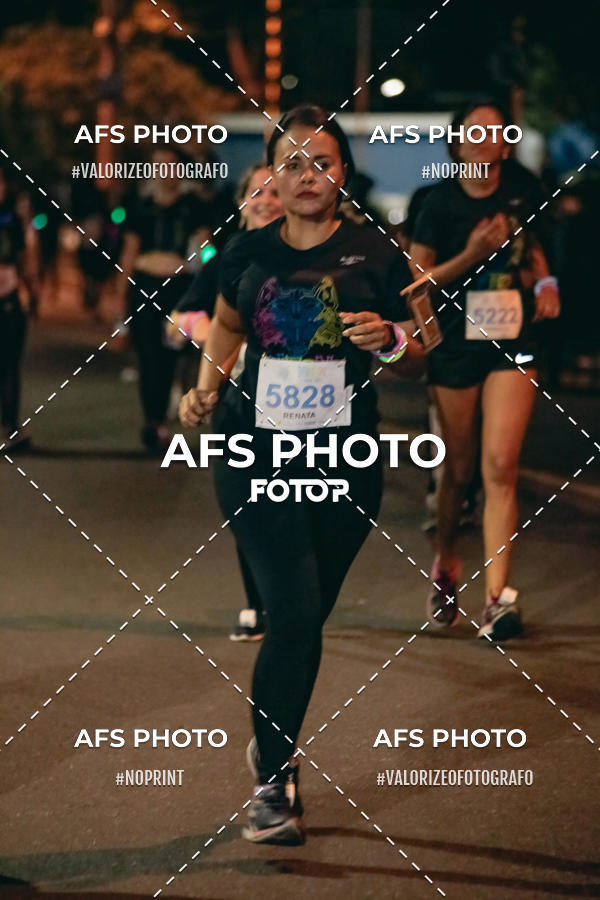 Achetez vos photos de l'vnementNeon Night Run 2019 - Belo Horizonte sur Fotop