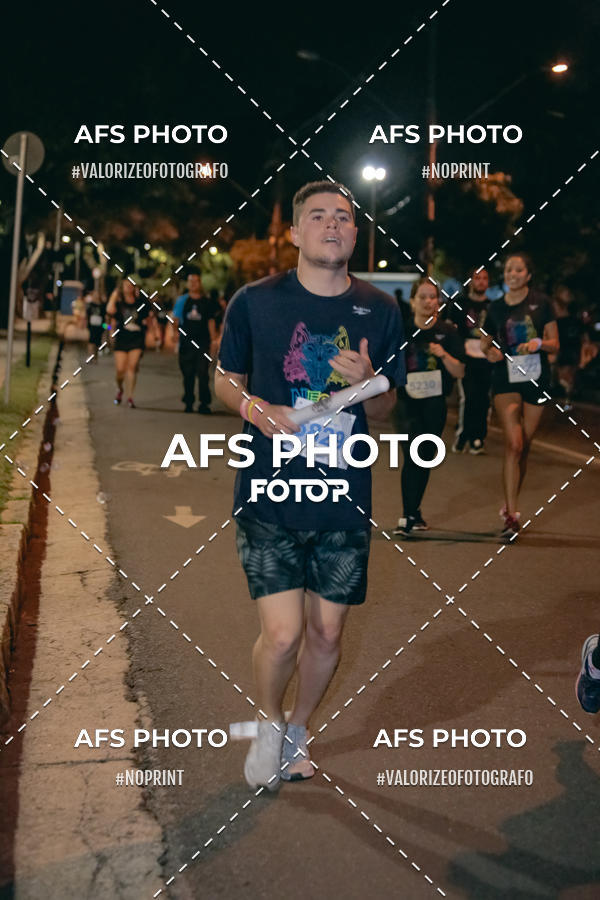 Achetez vos photos de l'vnementNeon Night Run 2019 - Belo Horizonte sur Fotop