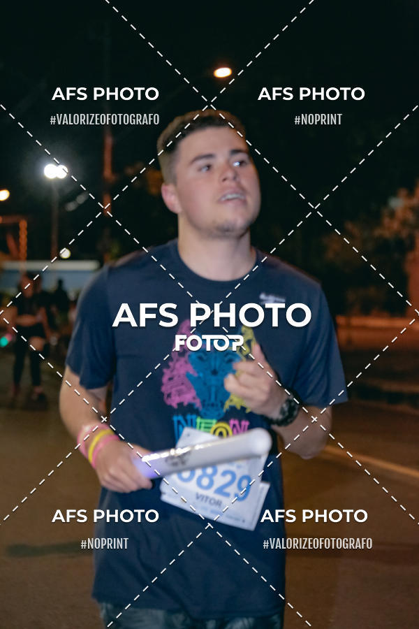 Achetez vos photos de l'vnementNeon Night Run 2019 - Belo Horizonte sur Fotop