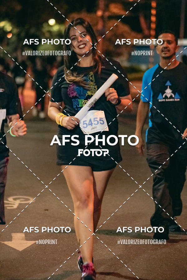 Achetez vos photos de l'vnementNeon Night Run 2019 - Belo Horizonte sur Fotop