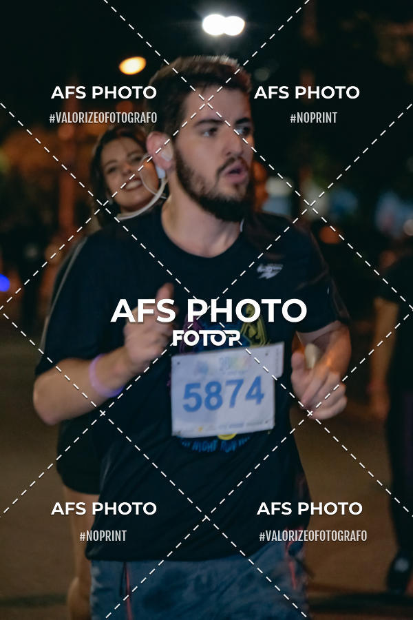 Achetez vos photos de l'vnementNeon Night Run 2019 - Belo Horizonte sur Fotop